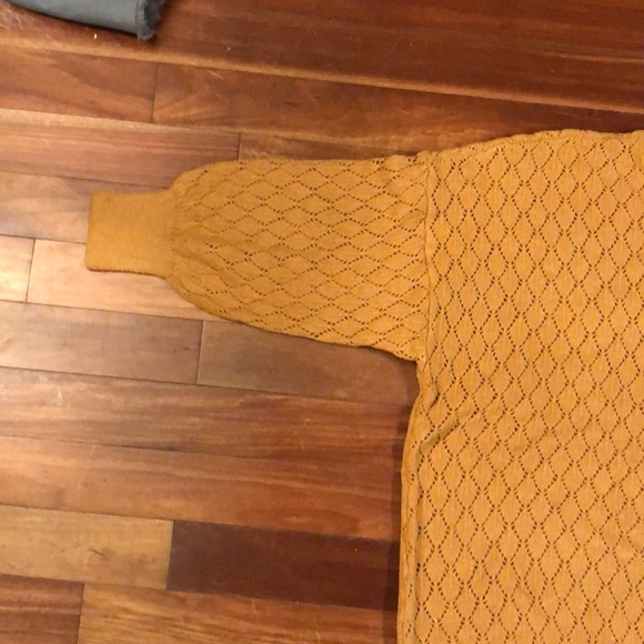 Wonderly Brand- Oversized Gold Sweater - Picture 2 of 8